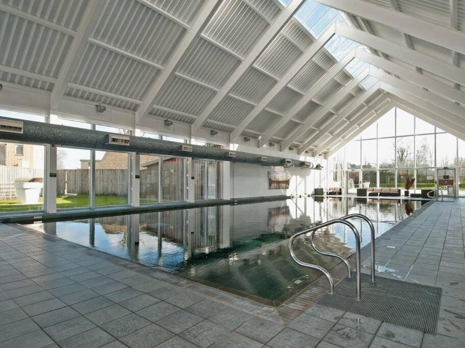 Cotswolds Lake Side Home With Luxury Spa Swallows Nest,Lower Mill Estate, Lakeside Home And Spa With A Harry Potter Cupboard Under The Stairs Somerford Keynes Kültér fotó