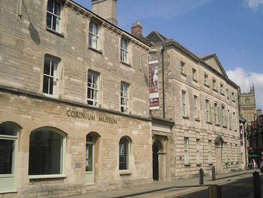 Cotswolds Lake Side Home With Luxury Spa Swallows Nest,Lower Mill Estate, Lakeside Home And Spa With A Harry Potter Cupboard Under The Stairs Somerford Keynes Kültér fotó