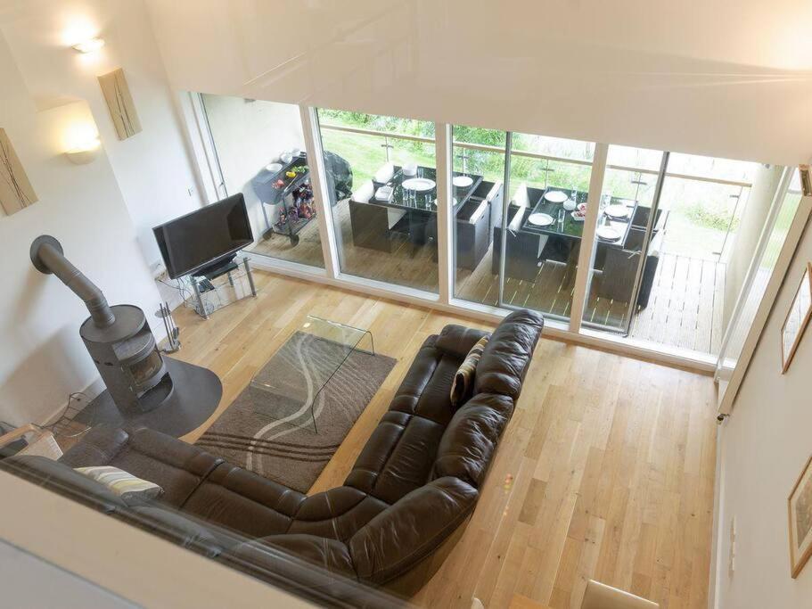 Cotswolds Lake Side Home With Luxury Spa Swallows Nest,Lower Mill Estate, Lakeside Home And Spa With A Harry Potter Cupboard Under The Stairs Somerford Keynes Kültér fotó